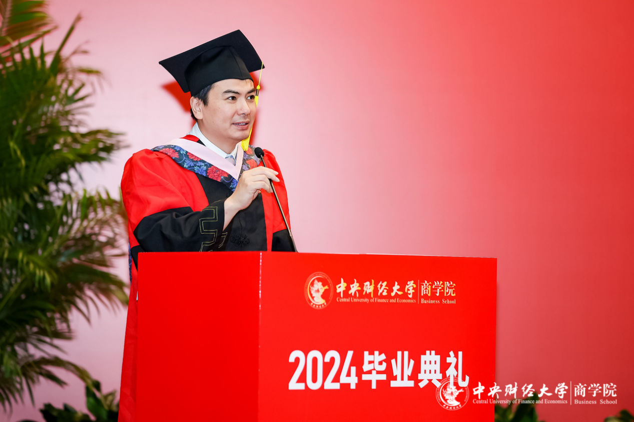 进入欧博官方网站院长兼MBA教育中心主任林嵩
