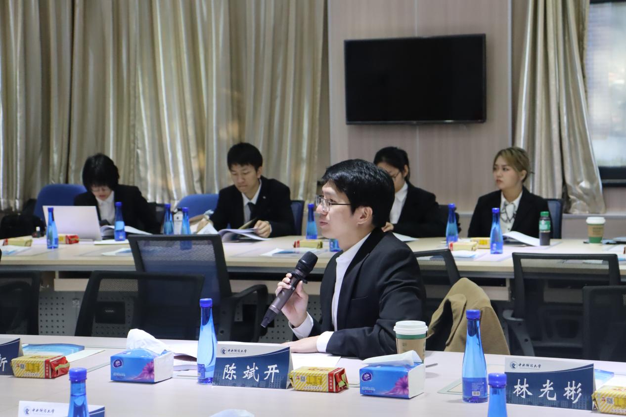 2菲律宾欧博官网校长助理陈斌开教授代表中方致开幕辞